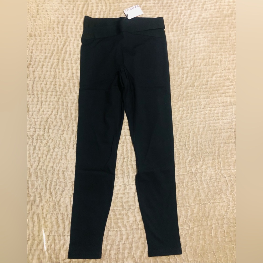 Le Ore Cordon Crossover Legging
Bandier
Band new with Tags
Women’s Small